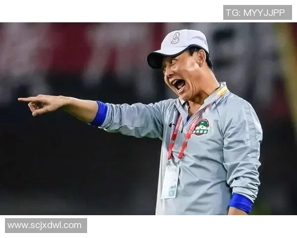 李璇：足球报的美女记者如何在体育界展现独特魅力与专业素养